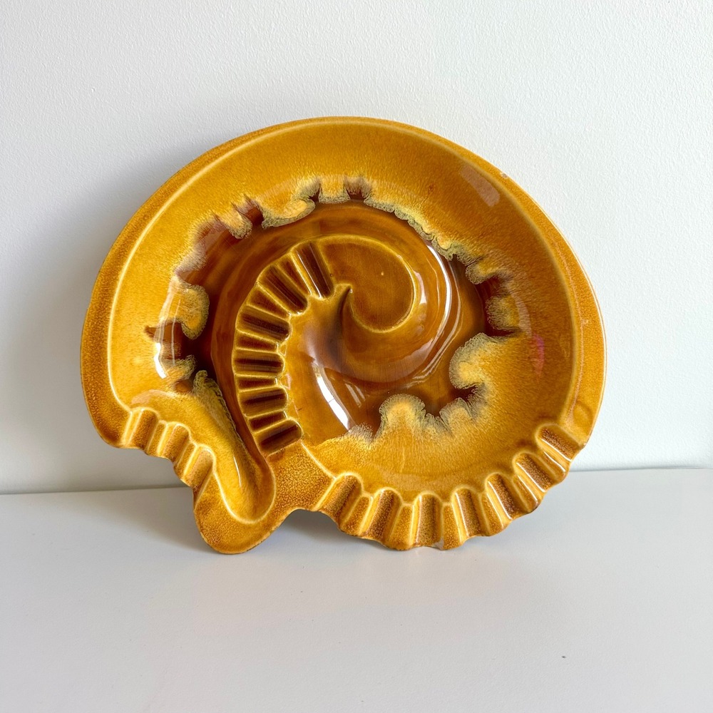 Royal Haeger 1735 Vintage Nautilus Shell Ashtray Mid Century Drip Glaze Gold USA